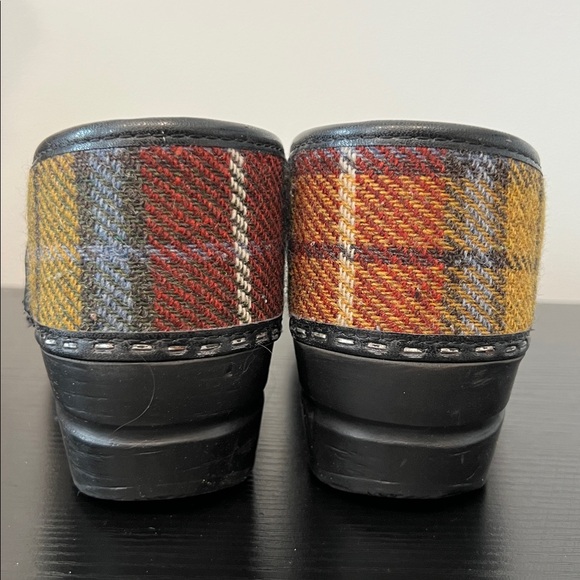 Dansko Plaid Print Multicolor Wool Clogs Size 40 / 10 **Left shoe Damaged** - Picture 10 of 14